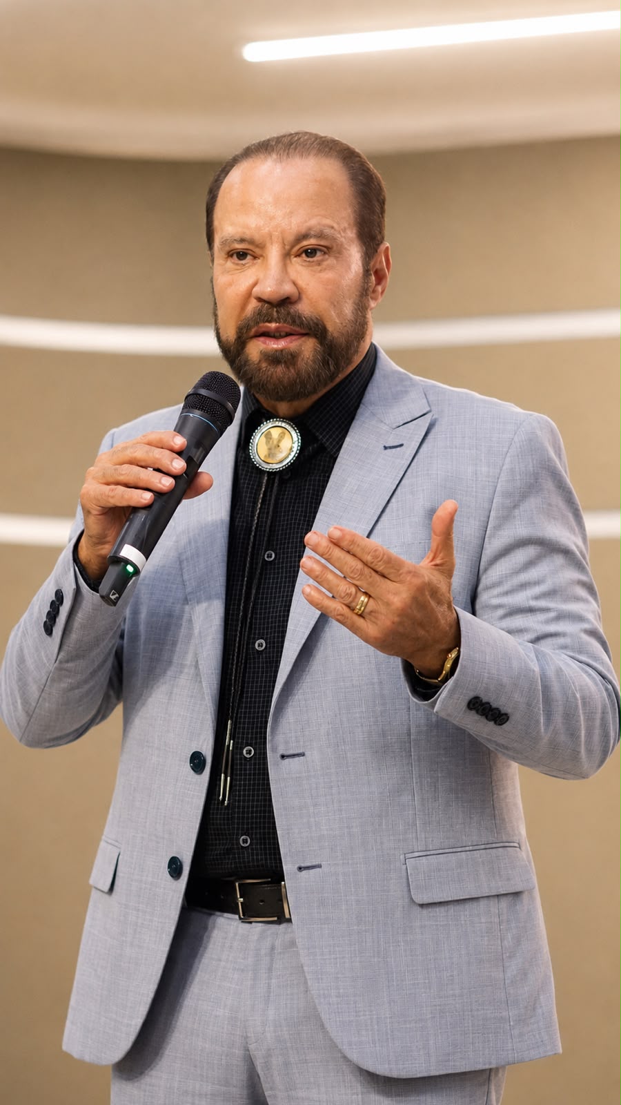 Pr. César Augusto pregando